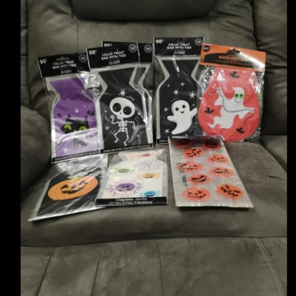 167 Pcs Halloween Cellophane Treat Bags – Trick-or-Treat Candy Goodie Loot Bags - Picture 3 of 9